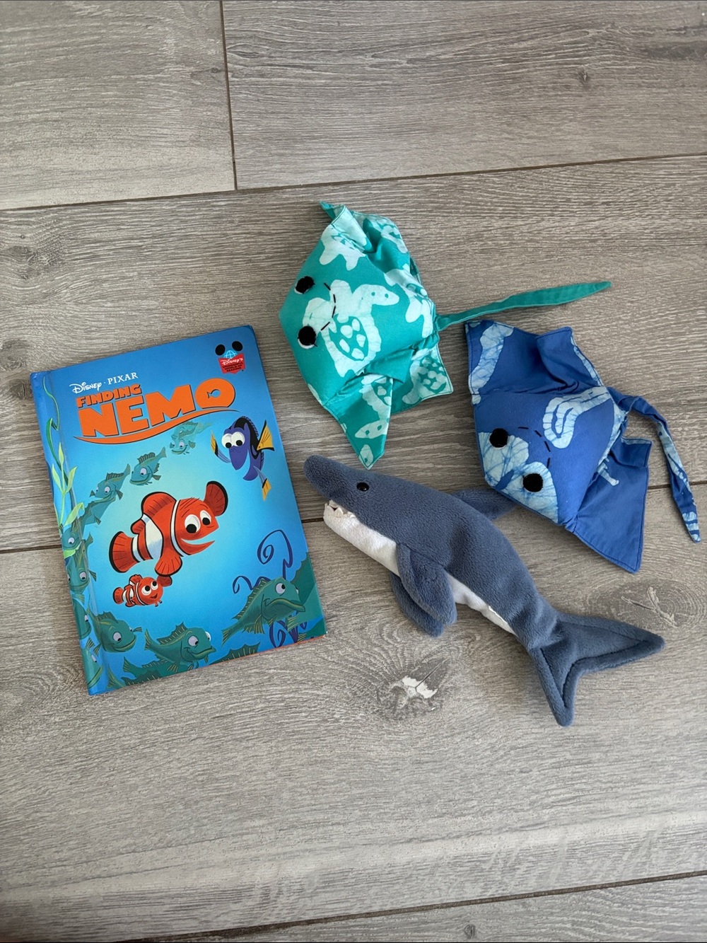 Finding Nemo Book & Toy Set 🐠🦈